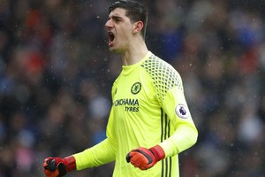 حارس مرمى تشلسي يبدي رضاه عن التعادل مع بيرنلي