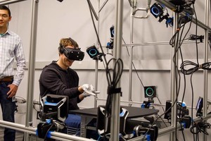 'زوكربيرج 'يكشف عن عدد من تقنيات 'الواقع الافتراضي' التي تطورها 'أوكلوس'