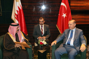 العاهل في مقدمة مودعي الرئيس التركي