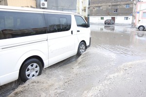 بالصور... مياه الأمطار تغمر العديد من المناطق في البحرين