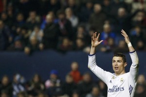 رونالدو يتدرب بمفرده قبل يومين من اللقاء مع نابولي