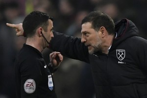 إدانة مدرب ويستهام بيليتش ومساعده بالسلوك غير الملائم