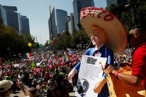 مظاهرات غاضبة في المكسيك من ترامب ورئيس البلاد