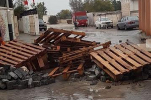 'التربية': إرهابيون يغلقون الطرق المؤدية إلى 28 مدرسة بأسياخ الحديد والحجارة