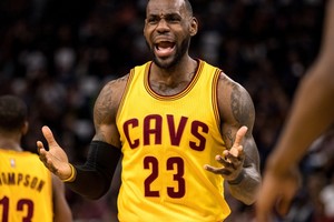 ليبرون جيمس غير قلق من ابتعاد كيفن لاف عن كليفلاند