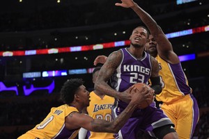 بالفيديو... كازينز يقود ساكرامنتو لانتصار مثير على ليكرز بدوري السلة الأميركي