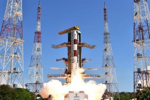 الهند تطلق 104 قمراً صناعياً في مهمة واحدة