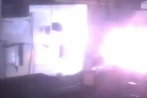 بالفيديو... تماس كهربائي بسبب الأمطار في 'الحلة'