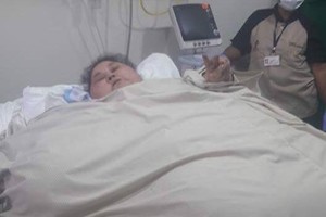 خبر غير سار للمصرية التي تزن نصف طن عقب وصولها الهند للعلاج، فما هو؟!