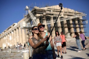 رفض طلب 'غوتشي' إقامة عرض أزياء على تلة اكروبوليس في أثينا 