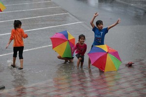 بالفيديو والصور... الأمطار تُغرق البحرين