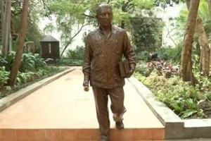 تمثال في هافانا للكاتب الكولومبي غارسيا ماركيز