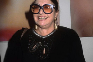 وفاة ايمانويل كهان احدى رواد الملابس الجاهزة في الستينات