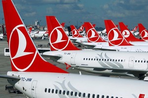 إخلاء طائرة ركاب تركية بسبب رسالة مشبوهة بمرحاض