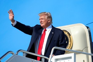 ترامب يفكر في امكانية شراء عدد كبير من طائرات 'اف/ايه-18 سوبر هورنيت'