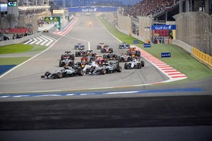 بالصور... البحرين تشارك في بطولة للدراجات الهوائية تقام على نهر متجمد بكندا