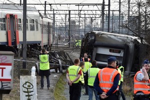 قتيل و27 جريحاً في خروج قطار عن سكته في بلجيكا