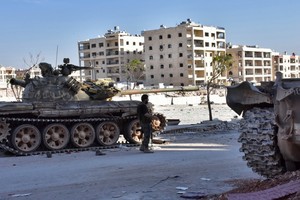 القوات السورية تقترب من مثلث تدمر وتوقف عملياتها في آبار النفط