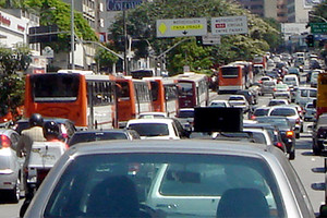 سانتياغو تقرر خفض حركة السير بسبب التلوث