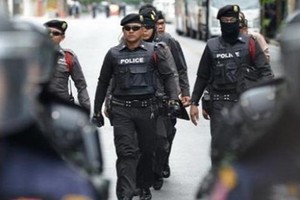 شرطة تايلند تأمر آلاف الزوار بإخلاء معبد بوذي لتبحث عن راهب