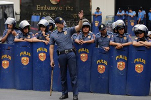 الجيش الفلبيني يشارك في الحملة على المخدرات