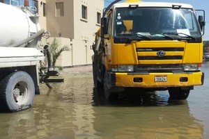 بالصور... بلدية المنطقة الشمالية توفر 5 صهاريج لسحب مياه الأمطار في المالكية