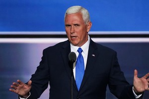 بنس: ترامب يتعهد بالتعاون مع الاتحاد الأوروبي