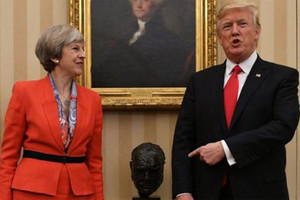 الحكومة البريطانية تدافع عن زيارة ترامب المزمعة رغم الاحتجاجات