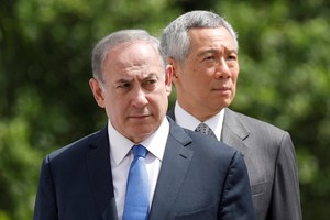 رئيس الوزراء الإسرائيلي يبدأ زيارة إلى سنغافورة تستمر يومين