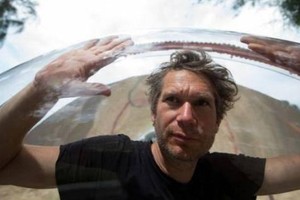 فنان فرنسي يعشق المغامرات يحجز نفسه 8 ايام داخل كتلة صخرية