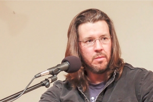 ديفيد والاس وروايته التي صنعها الاكتئاب... «الملك الشاحب»