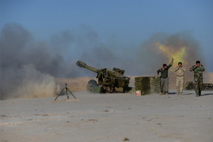 القوات العراقية تقاتل لاقتحام مطار وإخلاء الطريق إلى غرب الموصل