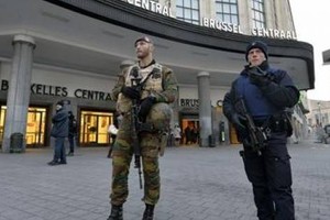 الشرطة الفرنسية تستجوب مساعدين لمرشحة اليمين المتطرف للرئاسة