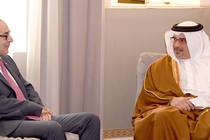 ولي العهد يستعرض مع السفير البريطاني التطورات الإقليمية والجهود لمكافحة الإرهاب