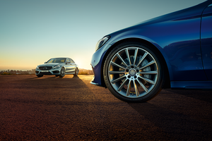 الجمع بين التصميم الديناميكي الهوائي والأناقة...  سيارة سي كلاس الجديدة نموذج للأداء القوي والتصميم المتميز