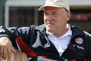 بايرن يعين مساعد أنشيلوتي مديرا للكرة بقطاع الشباب في النادي