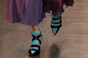 بالصور: صيحات مجنونة للأحذية خلال أسبوع الموضة اللندني