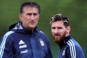 مدرب الارجنتين: ميسي سعيد في برشلونة