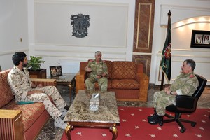 رئيس الحرس الوطني يستقبل ناصر بن حمد ويبحثان التعاون المشترك