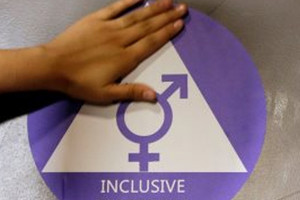 إدارة ترامب تسحب توجيها بشأن استخدام المتحولين جنسيا لدورات المياه في المدارس والجامعات