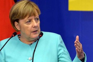 ميركل تحث على إجراء إصلاحات بالاتحاد الأوروبي