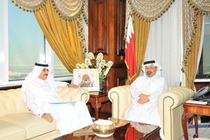 وزير المالية يجتمع مع الرئيس التنفيذي للمؤسسة الإسلامية لتنمية القطاع الخاص