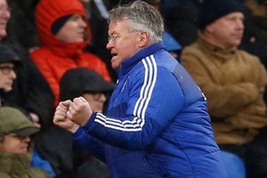 بعد رفض مانشيني... ليستر يلجأ لـ'منقذ تشيلسي' لخلافة رانيري