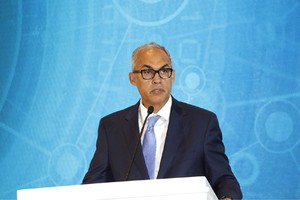 محافظ البحرين المركزي: اتخاذ مزيد من الإجراءات لتقليص عجز الموازنة