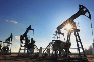 روسيا تخفض إنتاج النفط إلى 11.1 مليون ب/ي في فبراير