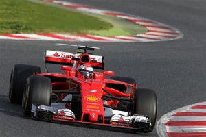 فيراري تتفوّق على مرسيدس لتسجّل أسرع الأزمنة في اليوم الثاني من التجارب الشتوية