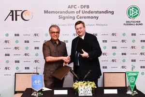 سلمان بن إبراهيم: حريصون على الاستفادة من بيوت الخبرة العالمية لتطوير الكرة الآسيوية