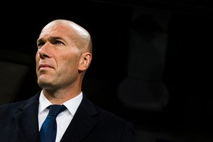 بالفيديو... زيدان يدافع عن الريال ويردّ على اتهامات التحكيم