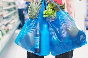 تونس تمنع الأكياس البلاستيكية في المتاجر الكبرى 