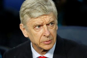 فينغر غير مهتم بتدريب برشلونة